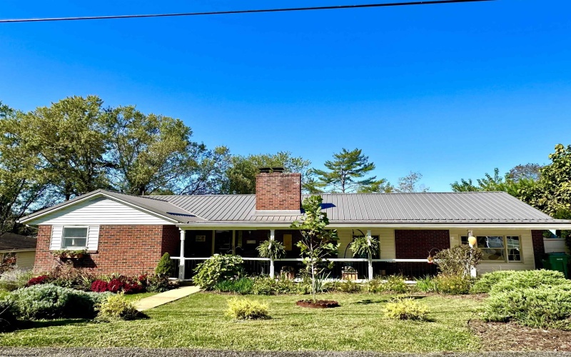 711 Pennsylvania Avenue, Bridgeport, West Virginia 26330, 4 Bedrooms Bedrooms, 12 Rooms Rooms,3 BathroomsBathrooms,Single Family Detached,For Sale,Pennsylvania,10165382