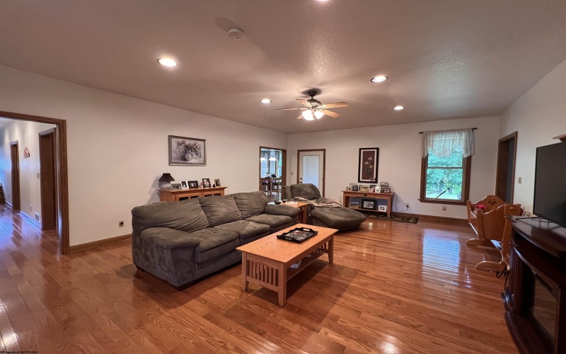 129 Bosworth Drive, Elkins, West Virginia 26241, 5 Bedrooms Bedrooms, 12 Rooms Rooms,4 BathroomsBathrooms,Single Family Detached,For Sale,Bosworth,10165389