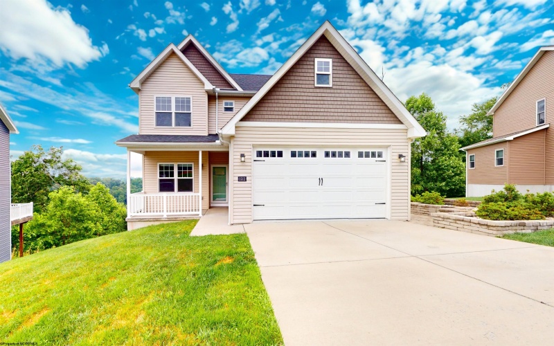 132 Landing Drive, Morgantown, West Virginia 26508, 4 Bedrooms Bedrooms, 10 Rooms Rooms,3 BathroomsBathrooms,Single Family Detached,For Sale,Landing,10165388