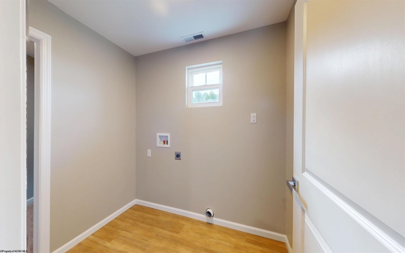 132 Landing Drive, Morgantown, West Virginia 26508, 4 Bedrooms Bedrooms, 10 Rooms Rooms,3 BathroomsBathrooms,Single Family Detached,For Sale,Landing,10165388