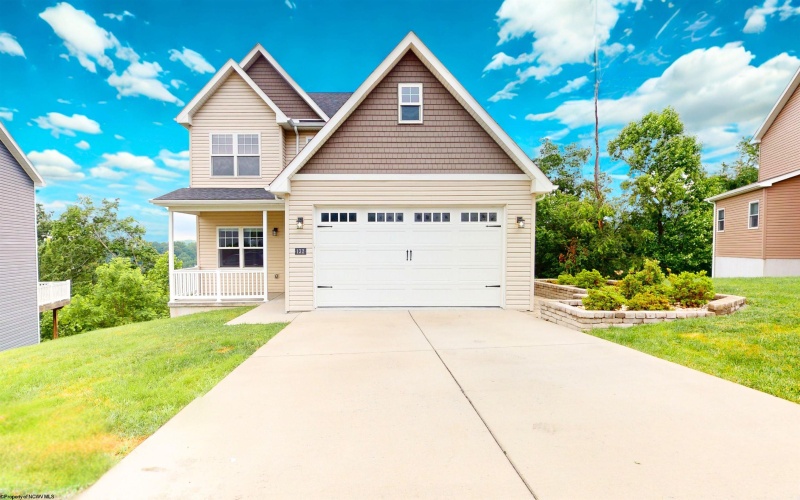 132 Landing Drive, Morgantown, West Virginia 26508, 4 Bedrooms Bedrooms, 10 Rooms Rooms,3 BathroomsBathrooms,Single Family Detached,For Sale,Landing,10165388