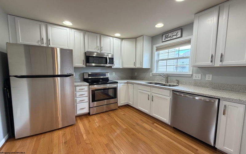 34 Robin Lane, Morgantown, West Virginia 26508, 3 Bedrooms Bedrooms, 7 Rooms Rooms,2 BathroomsBathrooms,Single Family Attached,For Sale,Robin,10165401