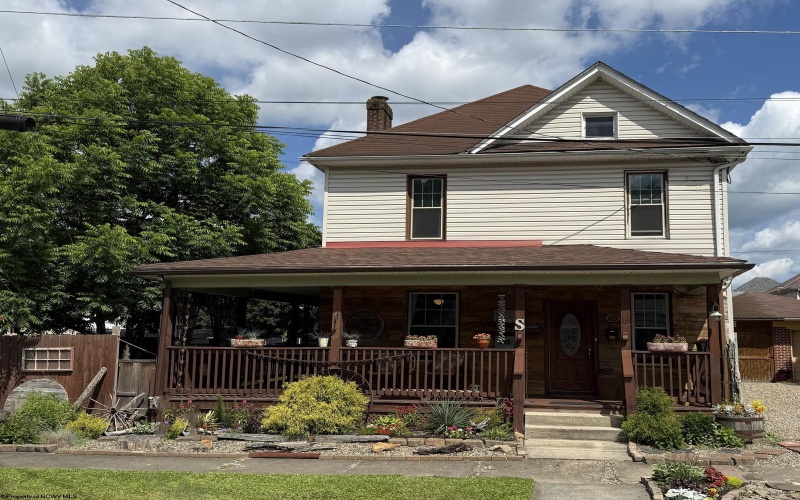 15 Locust Street, Elkins, West Virginia 26241, 3 Bedrooms Bedrooms, 6 Rooms Rooms,1 BathroomBathrooms,Single Family Detached,For Sale,Locust,10165398