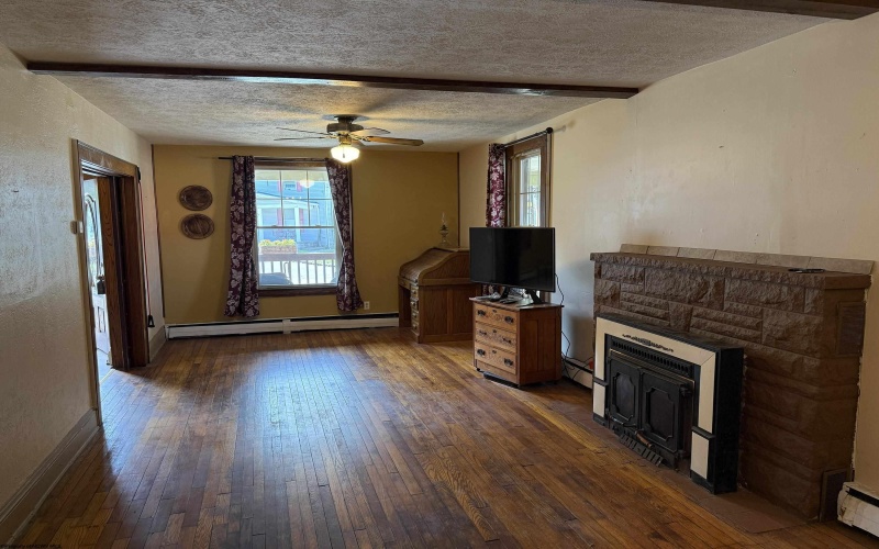 15 Locust Street, Elkins, West Virginia 26241, 3 Bedrooms Bedrooms, 6 Rooms Rooms,1 BathroomBathrooms,Single Family Detached,For Sale,Locust,10165398