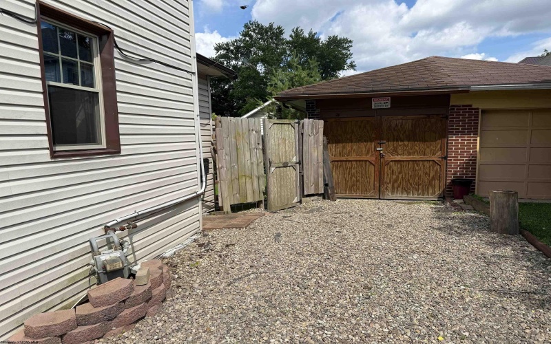 15 Locust Street, Elkins, West Virginia 26241, 3 Bedrooms Bedrooms, 6 Rooms Rooms,1 BathroomBathrooms,Single Family Detached,For Sale,Locust,10165398