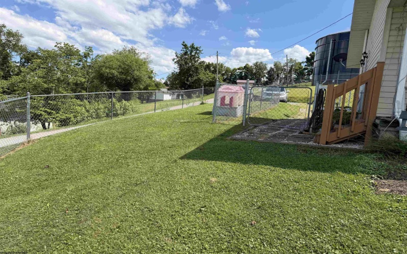 72 Hillcrest Place, Belington, West Virginia 26250, 3 Bedrooms Bedrooms, 6 Rooms Rooms,2 BathroomsBathrooms,Single Family Detached,For Sale,Hillcrest,10165397