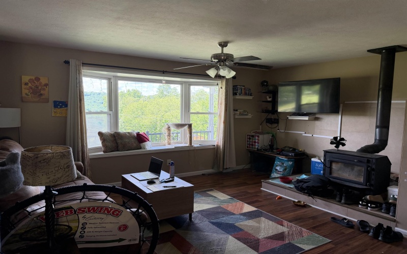 72 Hillcrest Place, Belington, West Virginia 26250, 3 Bedrooms Bedrooms, 6 Rooms Rooms,2 BathroomsBathrooms,Single Family Detached,For Sale,Hillcrest,10165397
