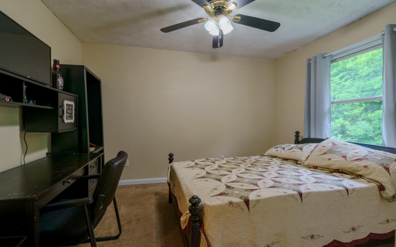 270 Taylortown Road, Maidsville, West Virginia 26541, 3 Bedrooms Bedrooms, 10 Rooms Rooms,3 BathroomsBathrooms,Single Family Detached,For Sale,Taylortown,10165404