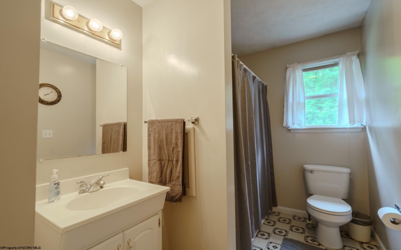 270 Taylortown Road, Maidsville, West Virginia 26541, 3 Bedrooms Bedrooms, 10 Rooms Rooms,3 BathroomsBathrooms,Single Family Detached,For Sale,Taylortown,10165404