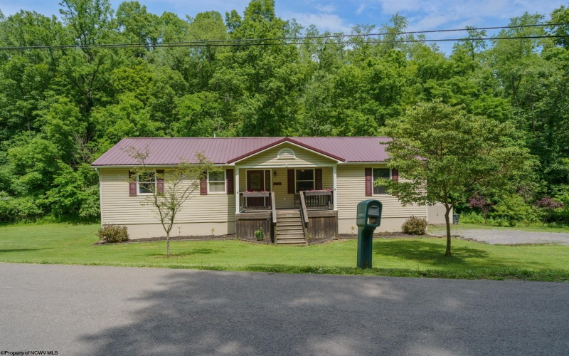 270 Taylortown Road, Maidsville, West Virginia 26541, 3 Bedrooms Bedrooms, 10 Rooms Rooms,3 BathroomsBathrooms,Single Family Detached,For Sale,Taylortown,10165404