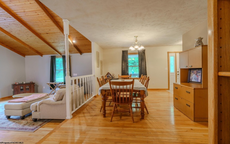 270 Taylortown Road, Maidsville, West Virginia 26541, 3 Bedrooms Bedrooms, 10 Rooms Rooms,3 BathroomsBathrooms,Single Family Detached,For Sale,Taylortown,10165404