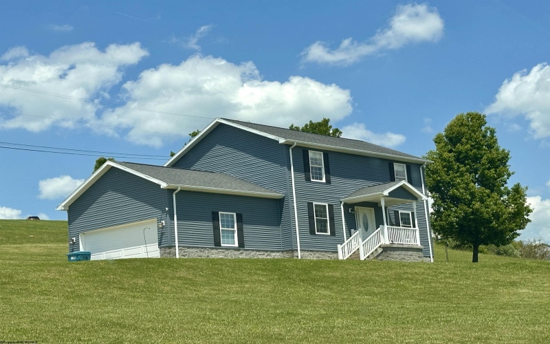 30 Green Meadows Drive, Bridgeport, West Virginia 26330, 3 Bedrooms Bedrooms, 9 Rooms Rooms,2 BathroomsBathrooms,Single Family Detached,For Sale,Green Meadows,10165413