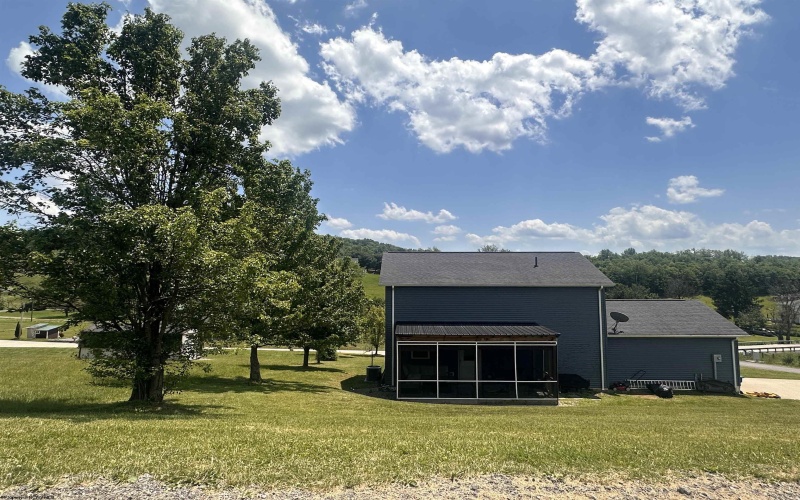 30 Green Meadows Drive, Bridgeport, West Virginia 26330, 3 Bedrooms Bedrooms, 9 Rooms Rooms,2 BathroomsBathrooms,Single Family Detached,For Sale,Green Meadows,10165413