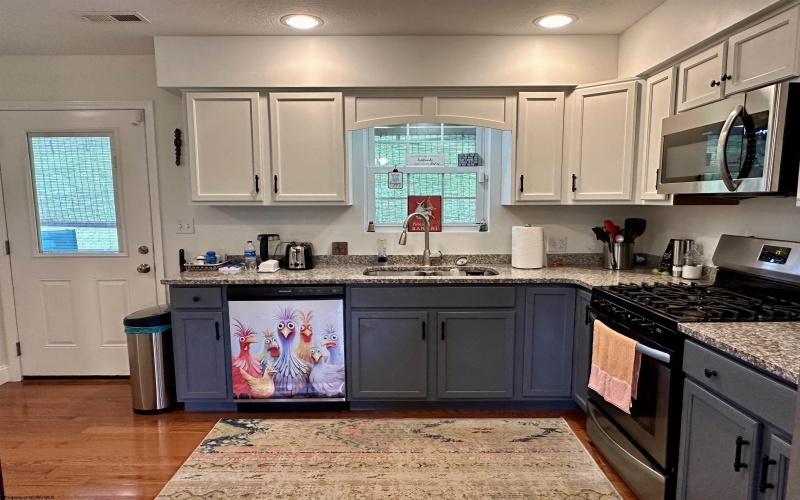 30 Green Meadows Drive, Bridgeport, West Virginia 26330, 3 Bedrooms Bedrooms, 9 Rooms Rooms,2 BathroomsBathrooms,Single Family Detached,For Sale,Green Meadows,10165413