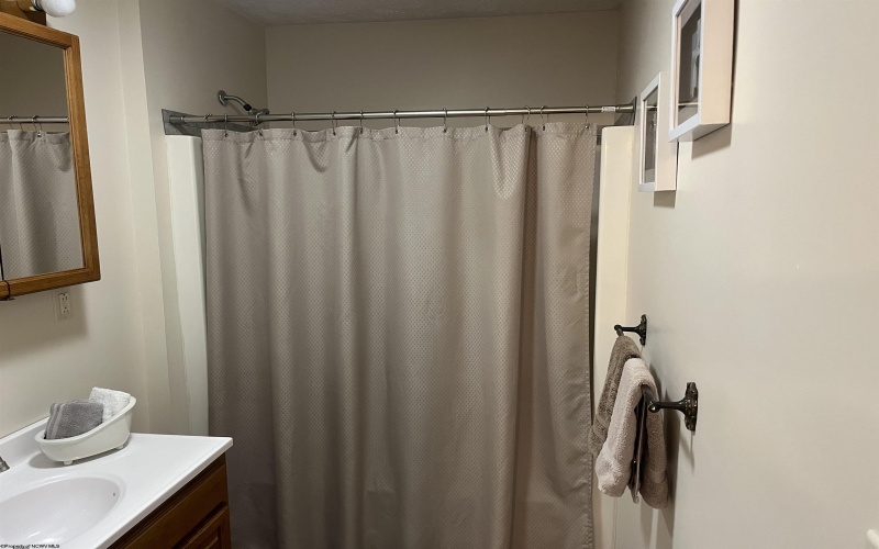 619 Fall Avenue, Weston, West Virginia 26452, 2 Bedrooms Bedrooms, 4 Rooms Rooms,1 BathroomBathrooms,Single Family Detached,For Sale,Fall,10162956