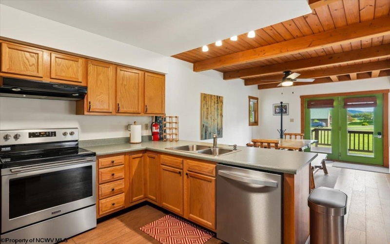 33 Cirrus Drive, Davis, West Virginia 26260, 3 Bedrooms Bedrooms, 10 Rooms Rooms,2 BathroomsBathrooms,Single Family Attached,For Sale,Cirrus,10165431