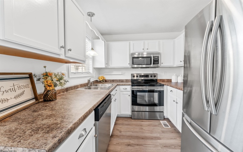 104 Eagle Drive, Maidsville, West Virginia 26541, 3 Bedrooms Bedrooms, 5 Rooms Rooms,1 BathroomBathrooms,Single Family Attached,For Sale,Eagle,10165420