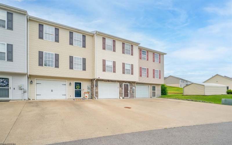 104 Eagle Drive, Maidsville, West Virginia 26541, 3 Bedrooms Bedrooms, 5 Rooms Rooms,1 BathroomBathrooms,Single Family Attached,For Sale,Eagle,10165420