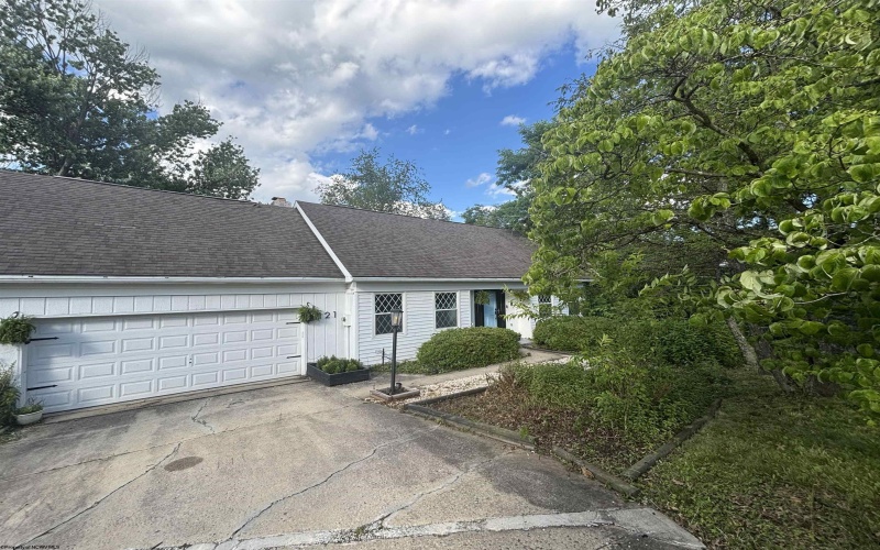 121 Diamond Court, Morgantown, West Virginia 26505, 4 Bedrooms Bedrooms, 8 Rooms Rooms,2 BathroomsBathrooms,Single Family Detached,For Sale,Diamond,10165434