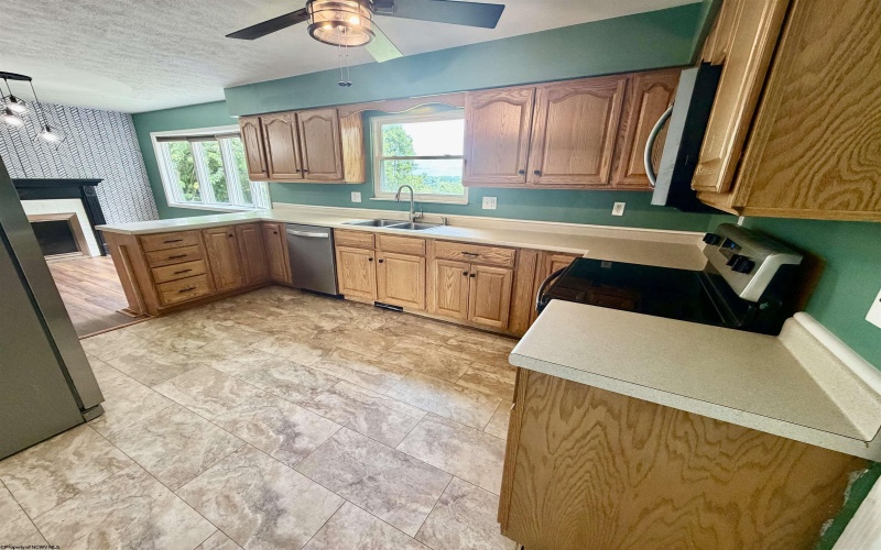 121 Diamond Court, Morgantown, West Virginia 26505, 4 Bedrooms Bedrooms, 8 Rooms Rooms,2 BathroomsBathrooms,Single Family Detached,For Sale,Diamond,10165434