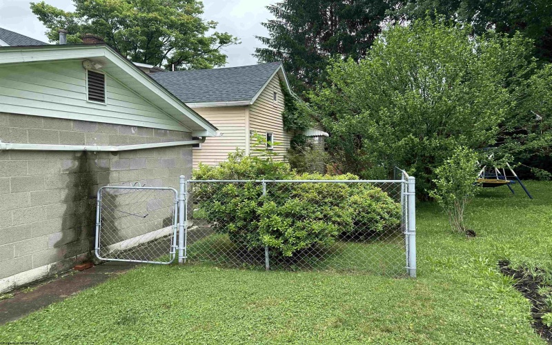 10 Lightburn Street, Buckhannon, West Virginia 26201, 4 Bedrooms Bedrooms, 7 Rooms Rooms,2 BathroomsBathrooms,Single Family Detached,For Sale,Lightburn,10165425