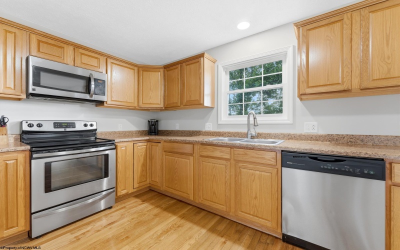 1405 Arcadia Drive, Fairmont, West Virginia 26554, 4 Bedrooms Bedrooms, 10 Rooms Rooms,2 BathroomsBathrooms,Single Family Detached,For Sale,Arcadia,10165426