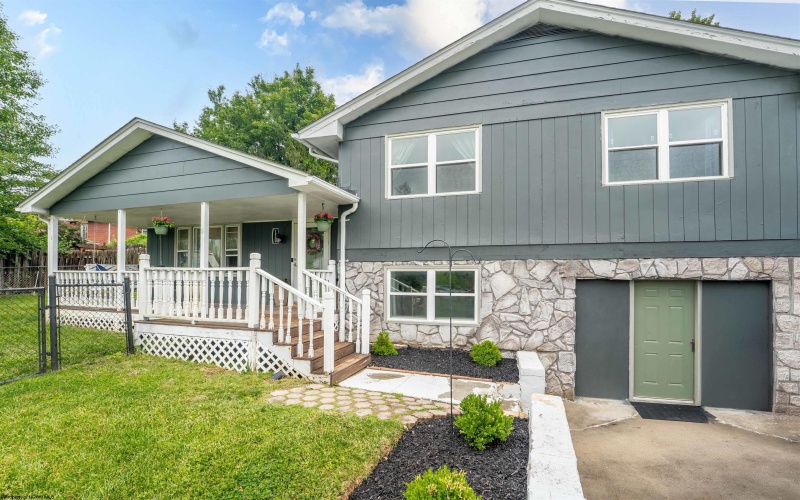 110 Smith Street, Bridgeport, West Virginia 26330, 3 Bedrooms Bedrooms, 9 Rooms Rooms,2 BathroomsBathrooms,Single Family Detached,For Sale,Smith,10165439