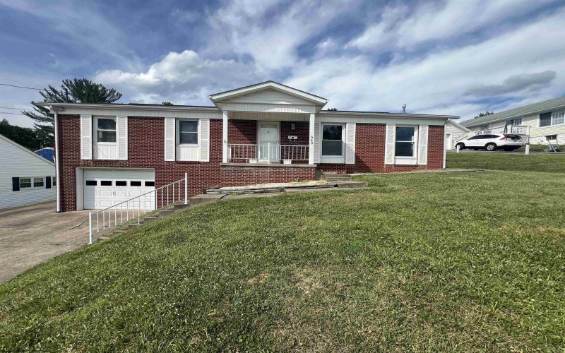 540 Hall Street, Bridgeport, West Virginia 26330, 3 Bedrooms Bedrooms, 7 Rooms Rooms,1 BathroomBathrooms,Single Family Detached,For Sale,Hall,10165458