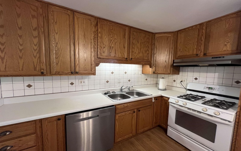 540 Hall Street, Bridgeport, West Virginia 26330, 3 Bedrooms Bedrooms, 7 Rooms Rooms,1 BathroomBathrooms,Single Family Detached,For Sale,Hall,10165458