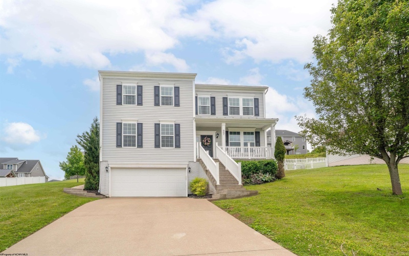 607 Hayfield Street, Morgantown, West Virginia 26508, 4 Bedrooms Bedrooms, 9 Rooms Rooms,3 BathroomsBathrooms,Single Family Detached,For Sale,Hayfield,10165456