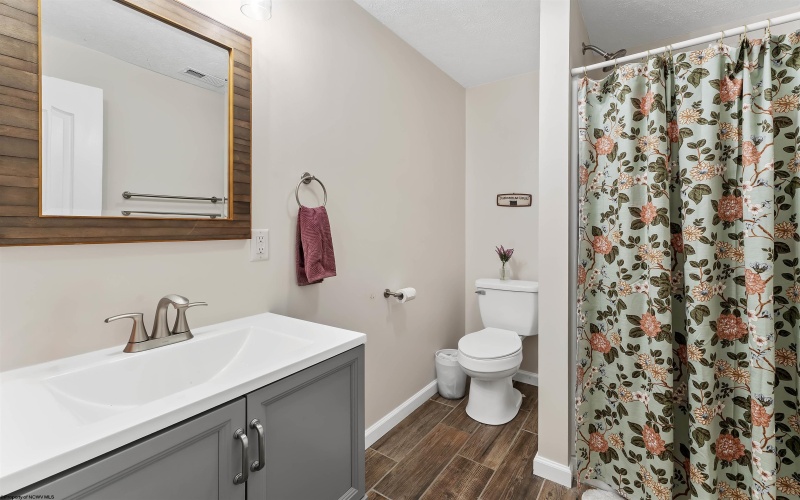 607 Hayfield Street, Morgantown, West Virginia 26508, 4 Bedrooms Bedrooms, 9 Rooms Rooms,3 BathroomsBathrooms,Single Family Detached,For Sale,Hayfield,10165456