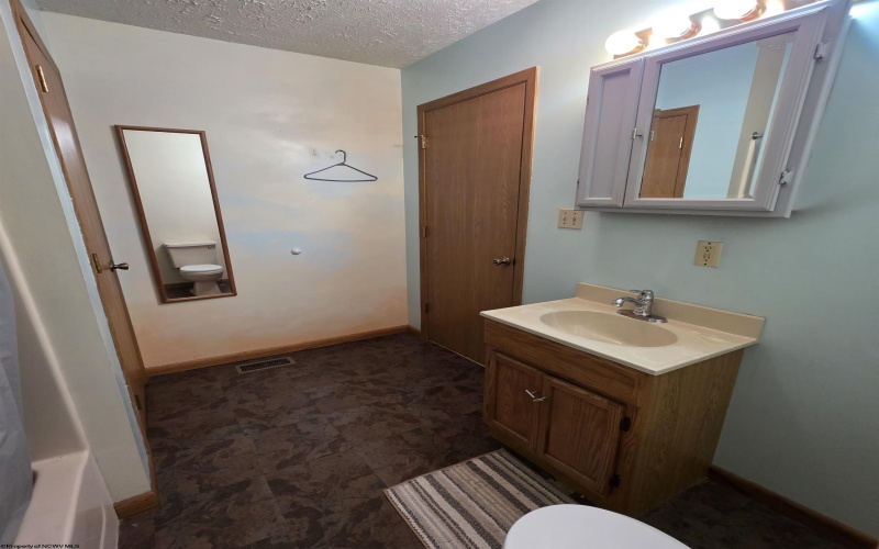 308 Cottage Avenue, Weston, West Virginia 26452, 3 Bedrooms Bedrooms, 7 Rooms Rooms,2 BathroomsBathrooms,Single Family Detached,For Sale,Cottage,10165455