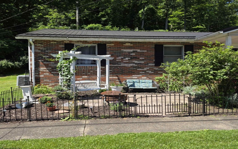 308 Cottage Avenue, Weston, West Virginia 26452, 3 Bedrooms Bedrooms, 7 Rooms Rooms,2 BathroomsBathrooms,Single Family Detached,For Sale,Cottage,10165455