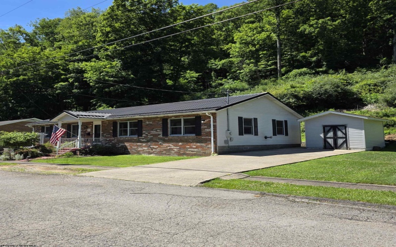 308 Cottage Avenue, Weston, West Virginia 26452, 3 Bedrooms Bedrooms, 7 Rooms Rooms,2 BathroomsBathrooms,Single Family Detached,For Sale,Cottage,10165455