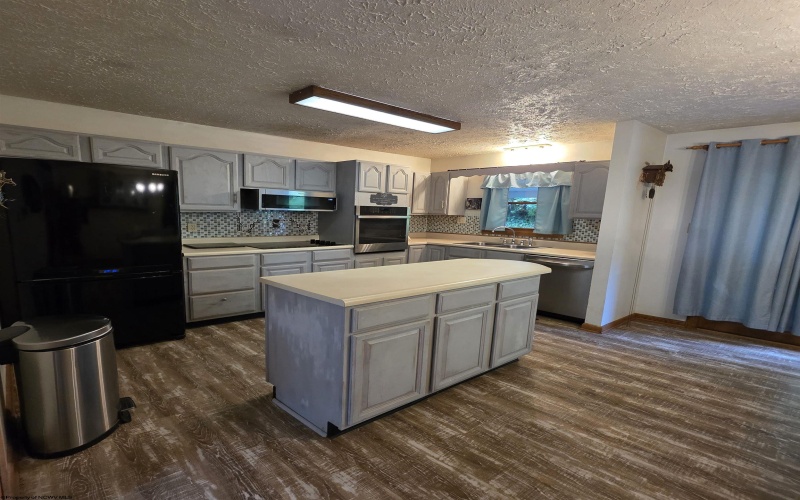 308 Cottage Avenue, Weston, West Virginia 26452, 3 Bedrooms Bedrooms, 7 Rooms Rooms,2 BathroomsBathrooms,Single Family Detached,For Sale,Cottage,10165455