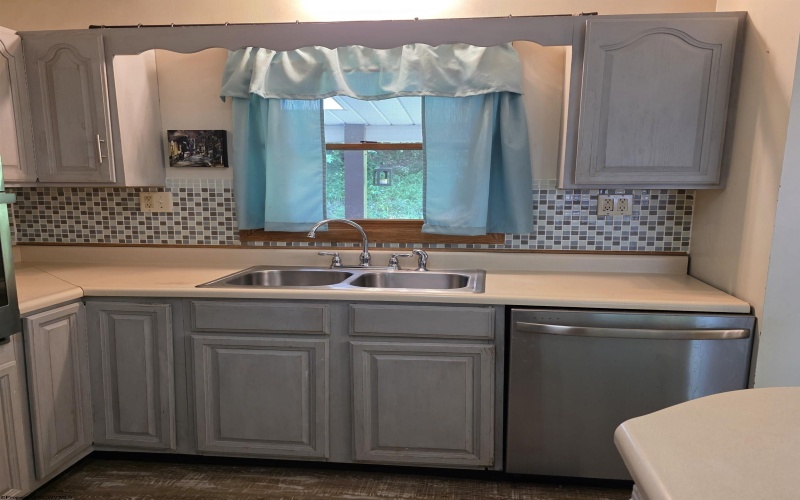 308 Cottage Avenue, Weston, West Virginia 26452, 3 Bedrooms Bedrooms, 7 Rooms Rooms,2 BathroomsBathrooms,Single Family Detached,For Sale,Cottage,10165455