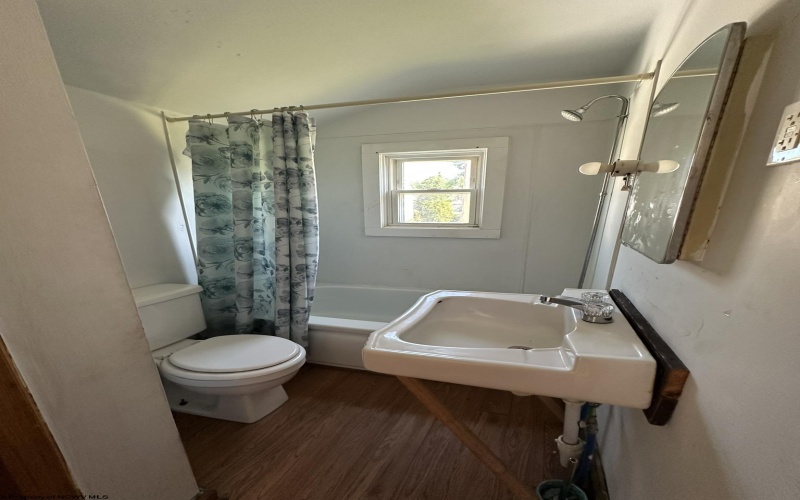 228 Graham Street, Grafton, West Virginia 26354, 4 Bedrooms Bedrooms, 8 Rooms Rooms,2 BathroomsBathrooms,Single Family Detached,For Sale,Graham,10165450