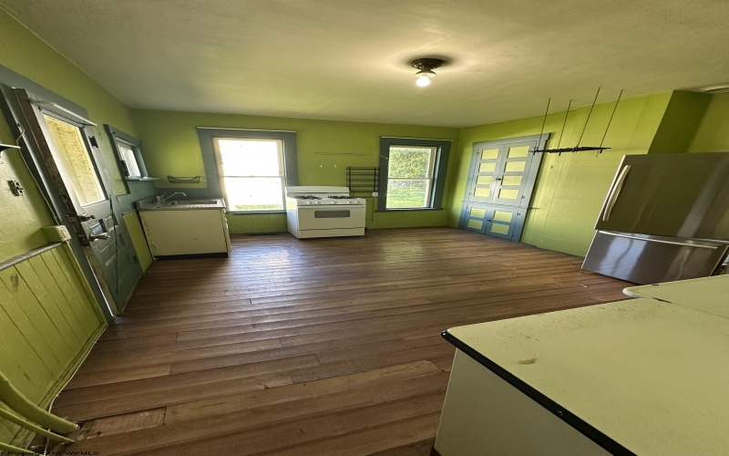 228 Graham Street, Grafton, West Virginia 26354, 4 Bedrooms Bedrooms, 8 Rooms Rooms,2 BathroomsBathrooms,Single Family Detached,For Sale,Graham,10165450
