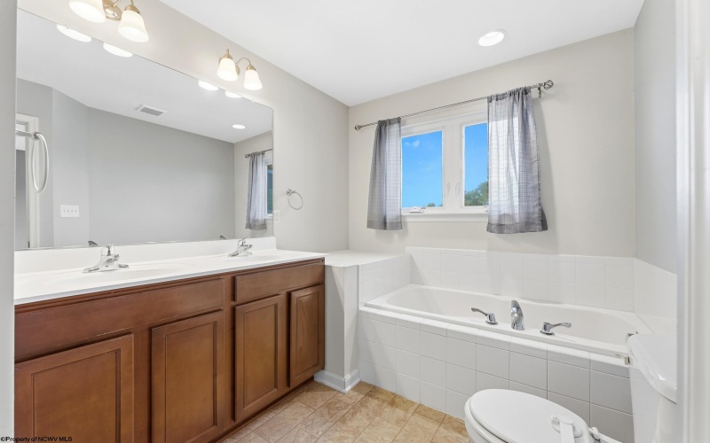 172 Birds Eye View Drive, Morgantown, West Virginia 26501, 3 Bedrooms Bedrooms, 5 Rooms Rooms,2 BathroomsBathrooms,Single Family Attached,For Sale,Birds Eye View,10165462