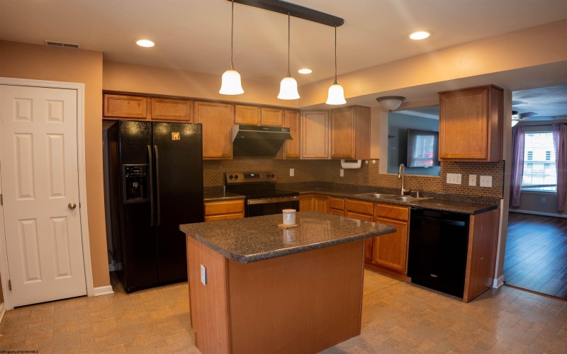 108 Park Place Drive, Morgantown, West Virginia 26508, 3 Bedrooms Bedrooms, 6 Rooms Rooms,2 BathroomsBathrooms,Single Family Attached,For Sale,Park Place,10165463