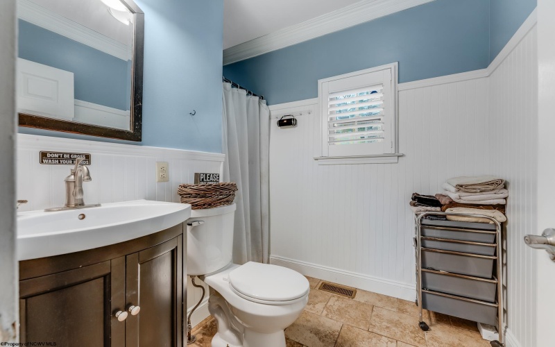 216 1/2 Watson Avenue, Fairmont, West Virginia 26554, 1 Bedroom Bedrooms, 4 Rooms Rooms,1 BathroomBathrooms,Single Family Detached,For Sale,Watson,10162753