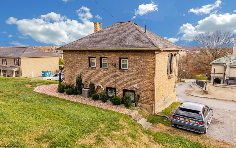 216 1/2 Watson Avenue, Fairmont, West Virginia 26554, 1 Bedroom Bedrooms, 4 Rooms Rooms,1 BathroomBathrooms,Single Family Detached,For Sale,Watson,10162753
