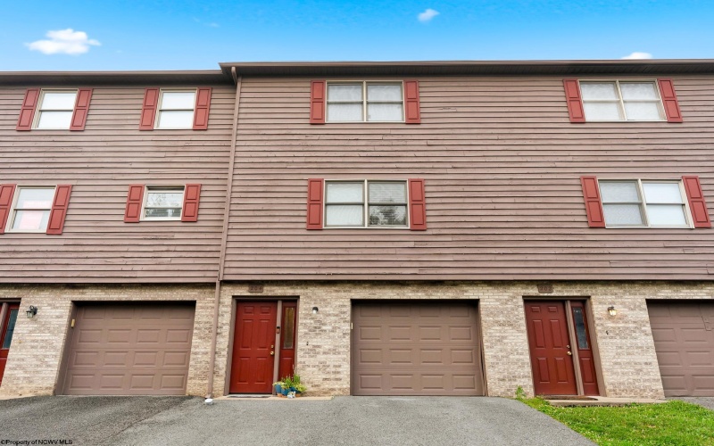 204 Stonegate Circle, Morgantown, West Virginia 26505, 2 Bedrooms Bedrooms, 4 Rooms Rooms,2 BathroomsBathrooms,Single Family Attached,For Sale,Stonegate,10165479