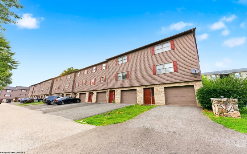 204 Stonegate Circle, Morgantown, West Virginia 26505, 2 Bedrooms Bedrooms, 4 Rooms Rooms,2 BathroomsBathrooms,Single Family Attached,For Sale,Stonegate,10165479