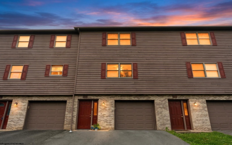 204 Stonegate Circle, Morgantown, West Virginia 26505, 2 Bedrooms Bedrooms, 4 Rooms Rooms,2 BathroomsBathrooms,Single Family Attached,For Sale,Stonegate,10165479