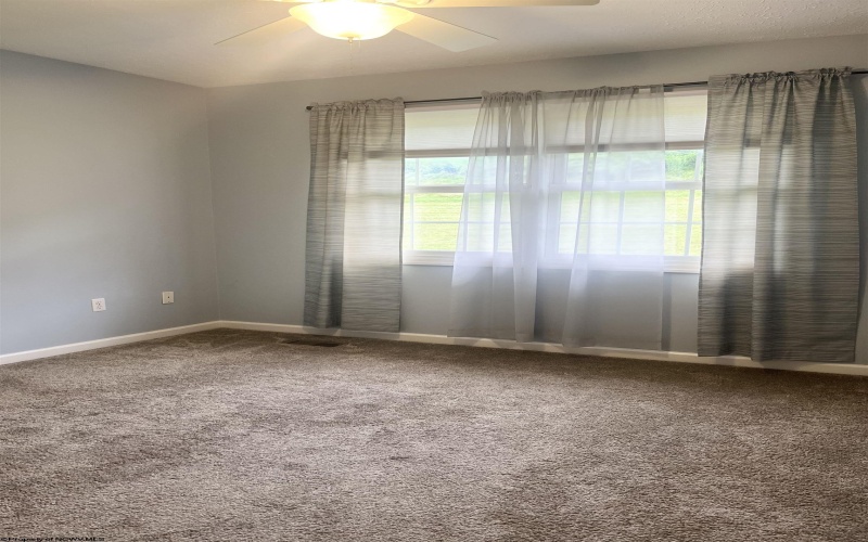 121 Donna Avenue, Morgantown, West Virginia 26505, 3 Bedrooms Bedrooms, 6 Rooms Rooms,3 BathroomsBathrooms,Residential Rentals,For Rent,Donna,10165464