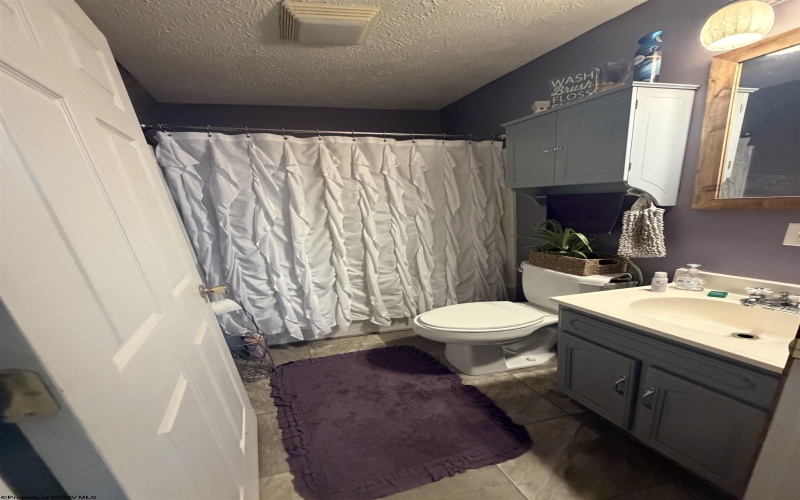 914 Henry Avenue, Elkins, West Virginia 26241, 3 Bedrooms Bedrooms, 6 Rooms Rooms,1 BathroomBathrooms,Single Family Detached,For Sale,Henry,10165467