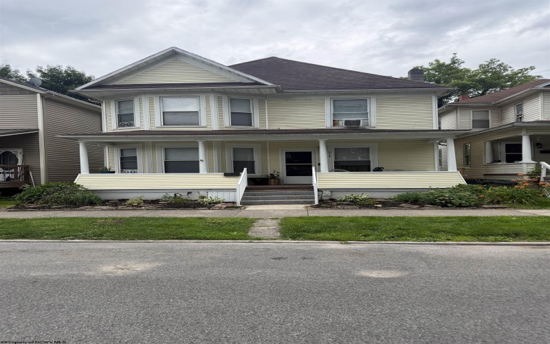 914 Henry Avenue, Elkins, West Virginia 26241, 3 Bedrooms Bedrooms, 6 Rooms Rooms,1 BathroomBathrooms,Single Family Detached,For Sale,Henry,10165467