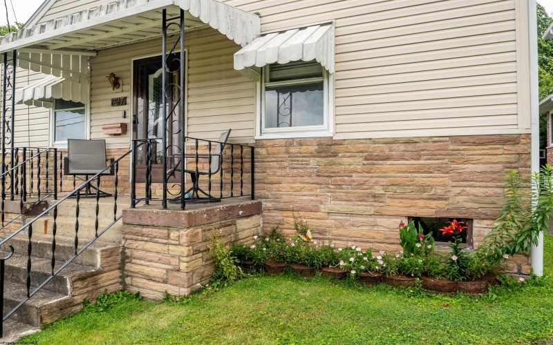 627 Elysian Avenue, Morgantown, West Virginia 26501, 3 Bedrooms Bedrooms, 6 Rooms Rooms,3 BathroomsBathrooms,Single Family Detached,For Sale,Elysian,10165466
