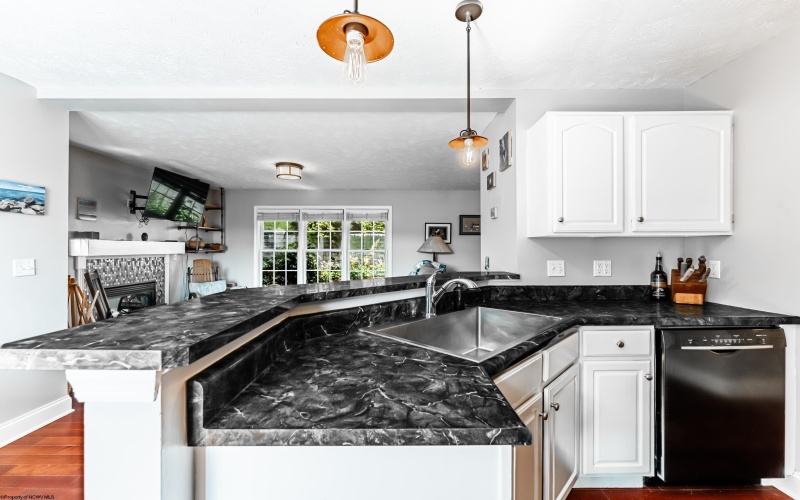 407 December Lane, Morgantown, West Virginia 26508, 4 Bedrooms Bedrooms, 8 Rooms Rooms,2 BathroomsBathrooms,Single Family Detached,For Sale,December,10165470